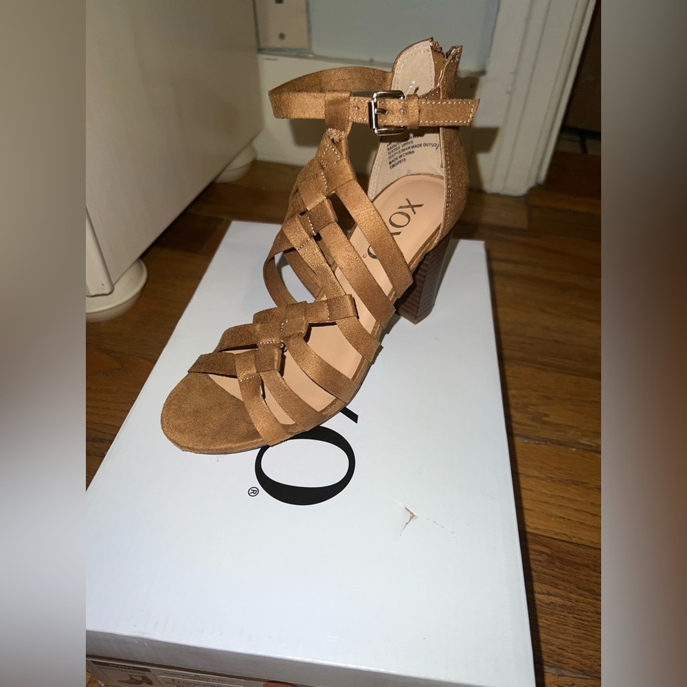 XOXO size 6 heels